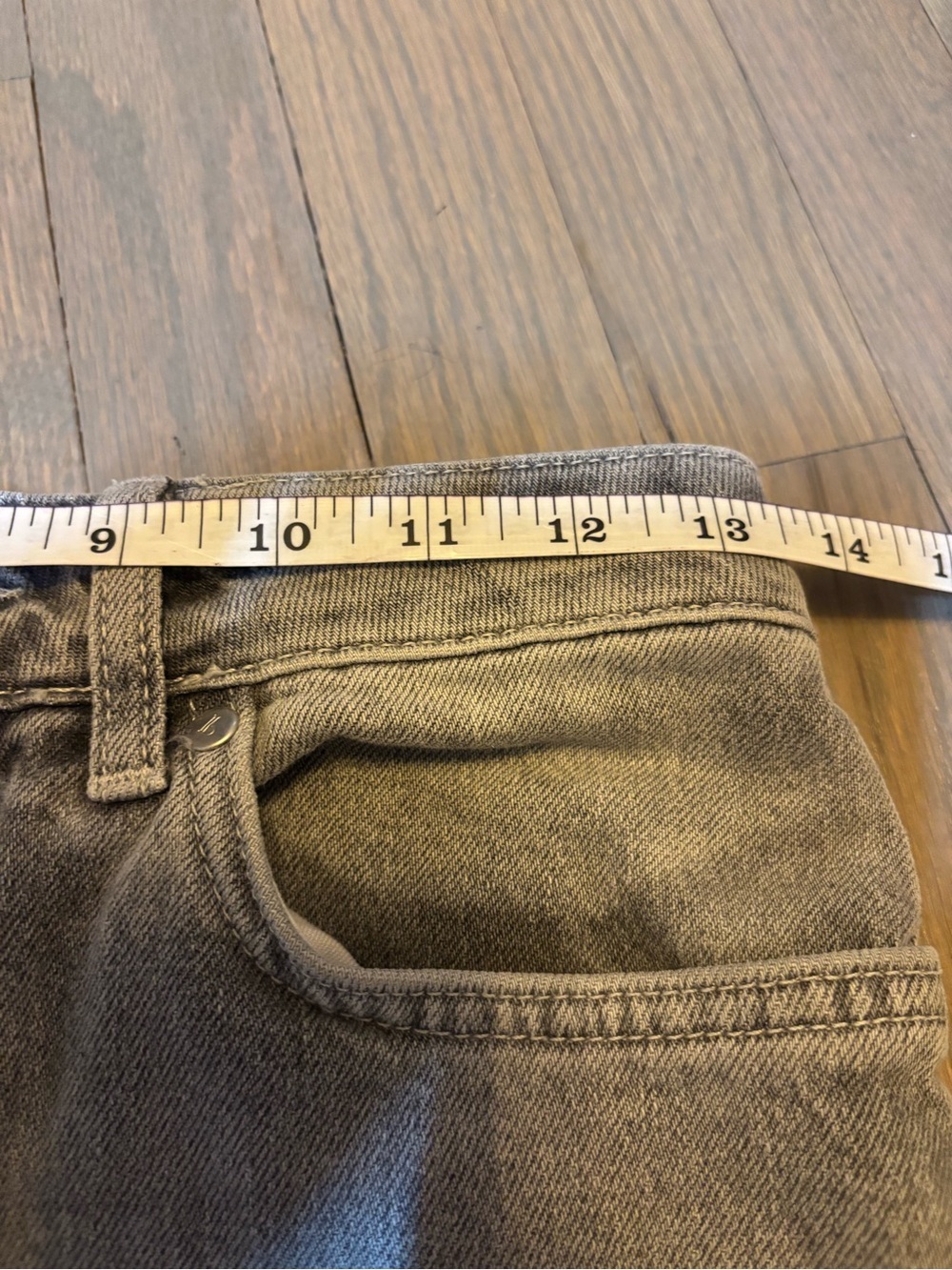 Pilcro Anthropologie Light Gray Cuffed Jeans. Size 26 - Picture 8 of 10